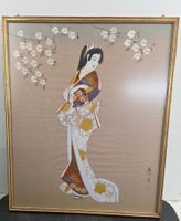 Japanisches Seidenbild – Geisha mit Kirschblüten – signiert