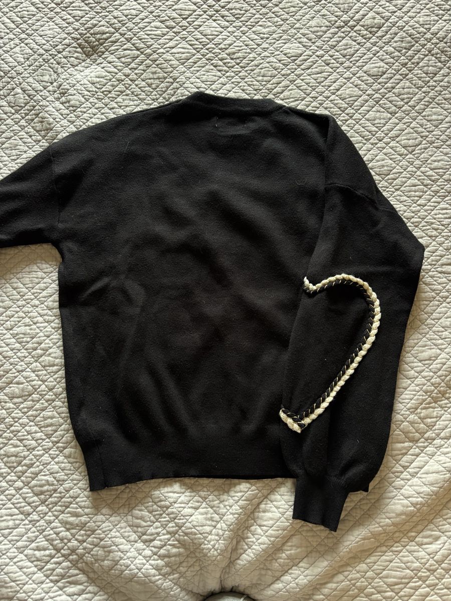 Pulls & Sweat-shirts: Pull noir avec motifs cœurs  – D'occasion à Lausanne par shabnam.t 2