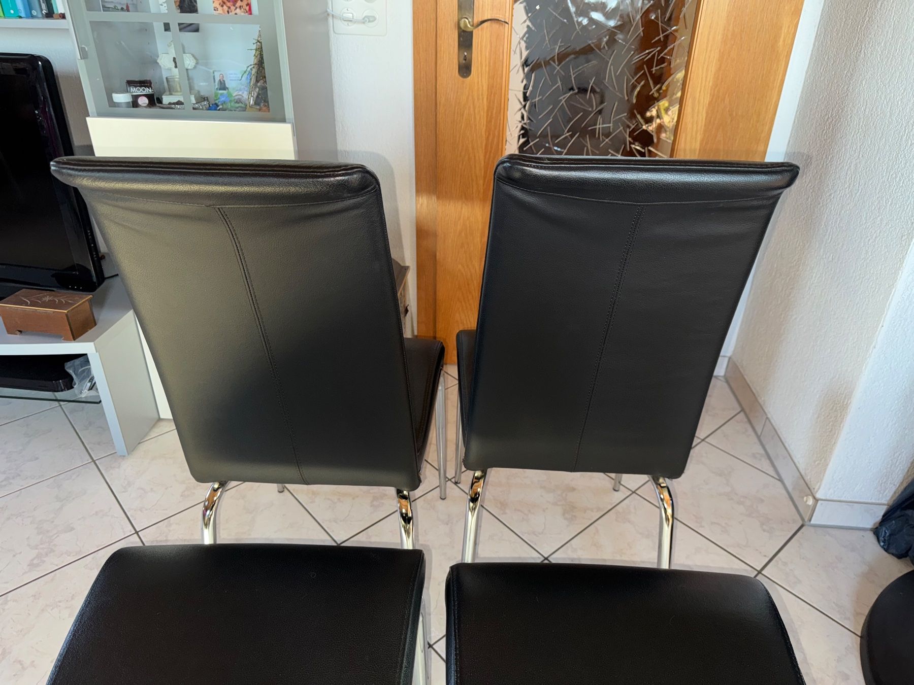 Sedie: 4 sehr bequeme schwarze Leder Stühle – Usato da Grosswangen venduto da Second_hand_paradise 6
