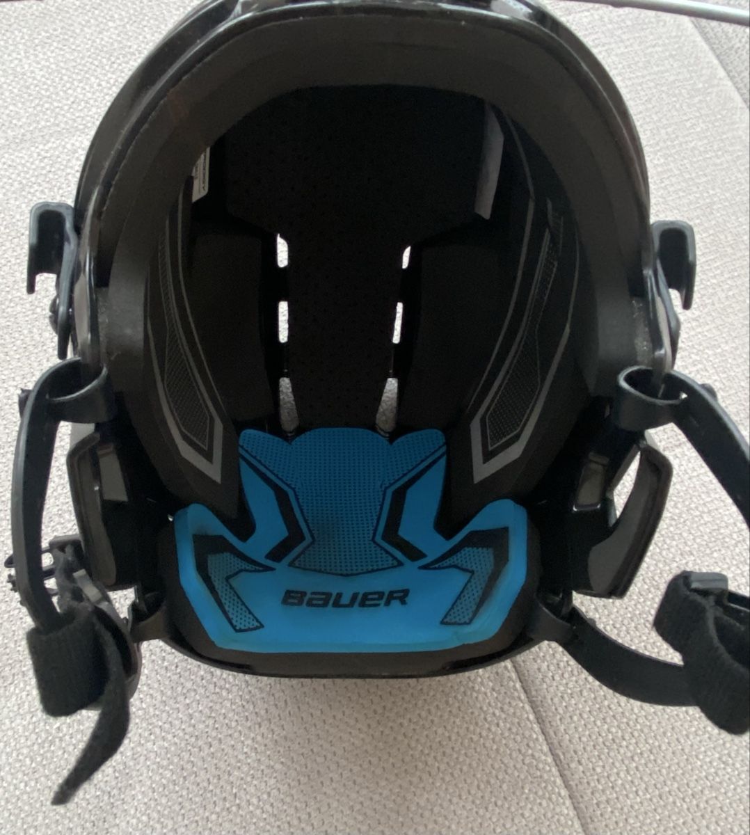 Bauer Casques: Bauer Prodigy Eishockey-Helm mit Gesichtsschutz – D'occasion à Volketswil par 9394 5