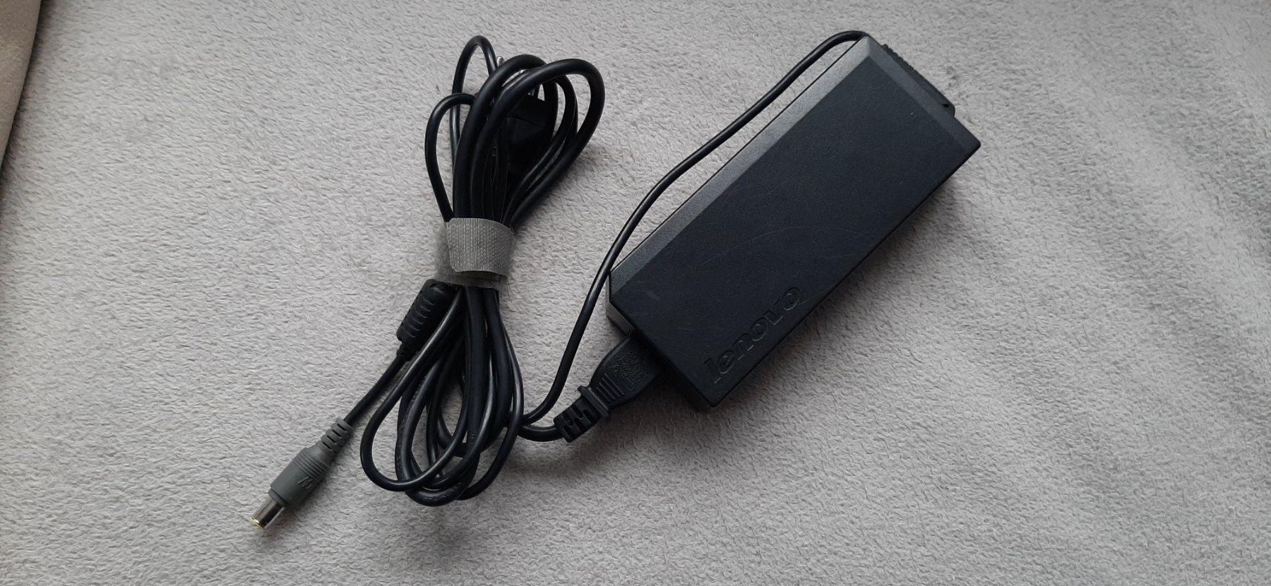 Lenovo Caricabatterie: Lenovo ThinkPad 135W AC Adapter CH oder DE – Usato da Magden venduto da Gold-Adler