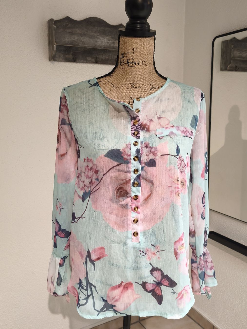 Camicette: Bluse mit Blumenmuster mint Grösse M guter Zustand – Usato da Emmetten venduto da SecondhandSiska