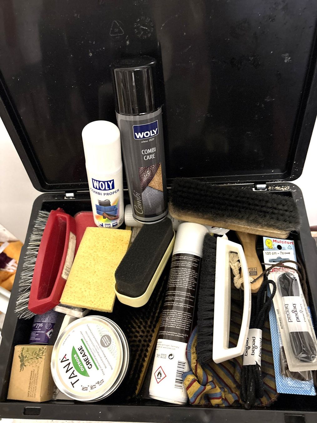 Pflegeprodukte & Putzartikel: Schuhputzbox mit Inhalt – Gebraucht aus Glattbrugg von Ariel012 4