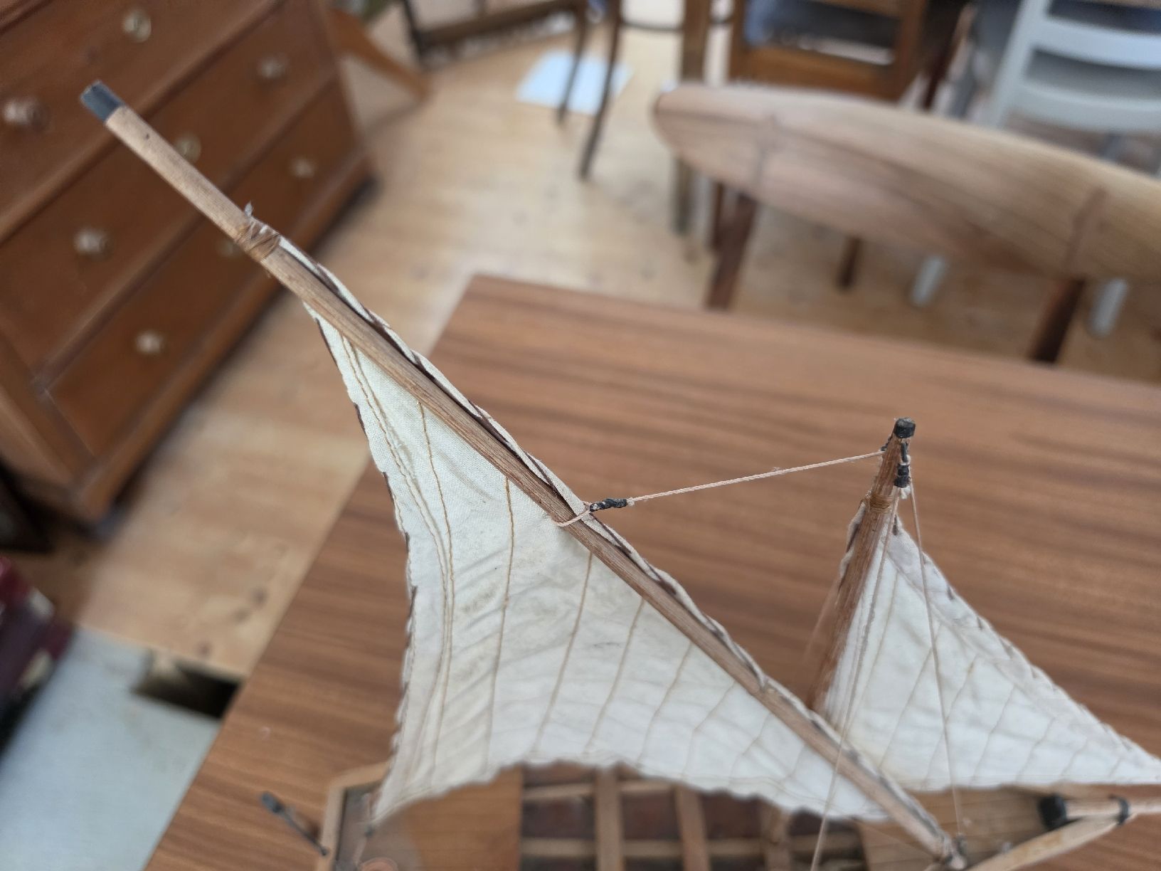 Kit di modellismo & Modellini statici: Segelschiff Modell aus Holz mit Ständer.. – Usato da Mettlen venduto da elios0888 5