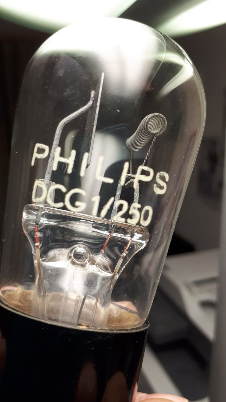 Philips Componenti elettronici: Röhre Philips DCG 1/250 NOS – Nuovo (secondo la descrizione) da Madiswil venduto da 20gls