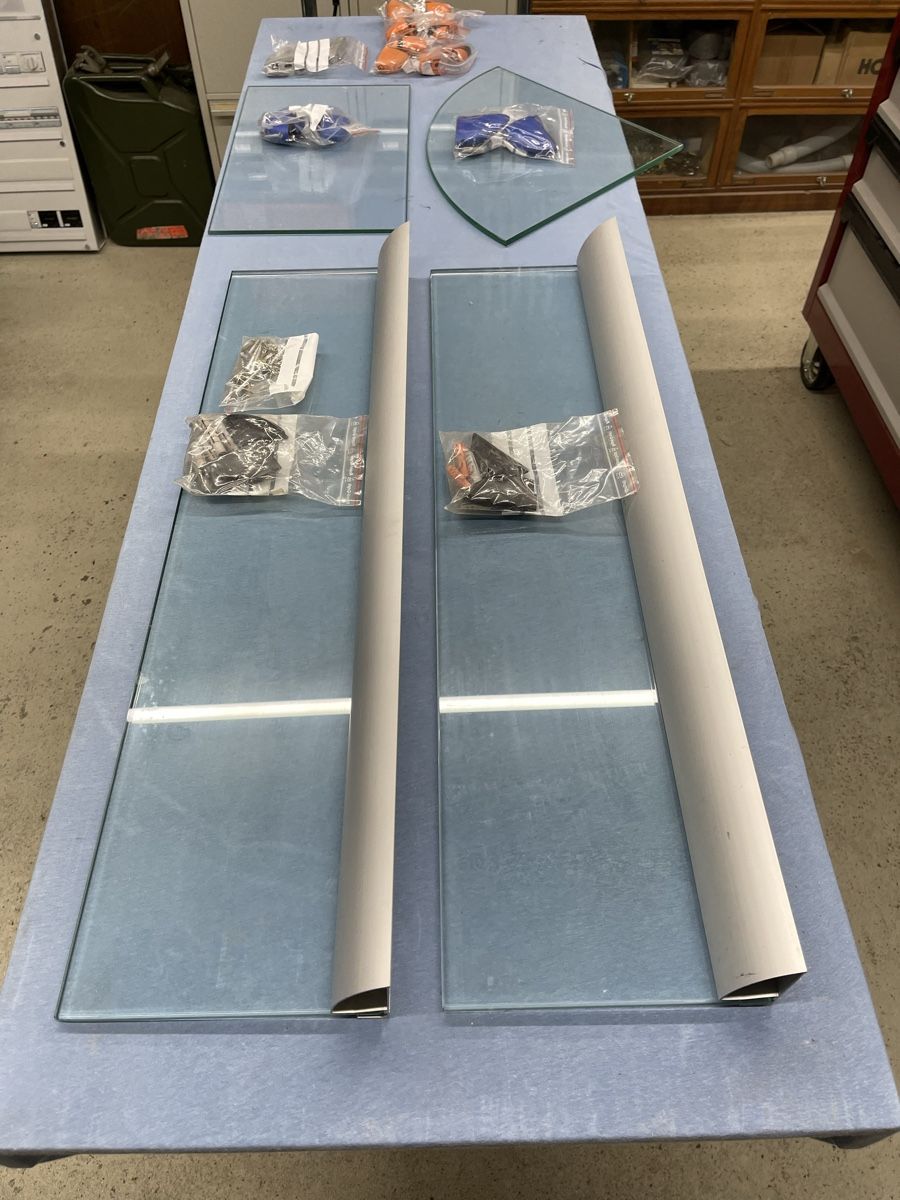 Bicchieri: Glas Tablare mit Konsolen – Usato da Grosswangen venduto da winkelfeld