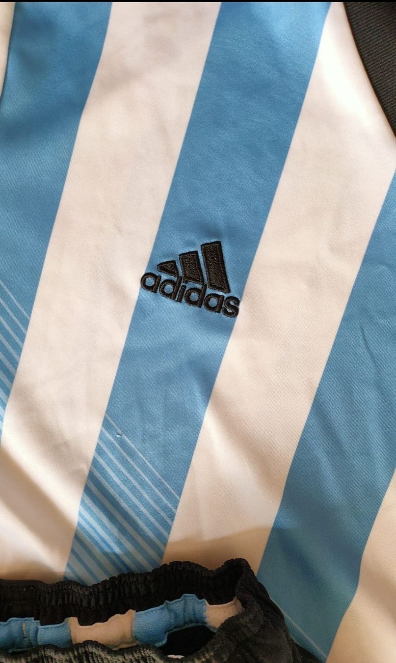 Adidas Scarpe, pantaloni & magliette da ginnastica: Fussballdress Argentinien Gr. 164 – Usato da Luzern venduto da Luzern_Energy 1