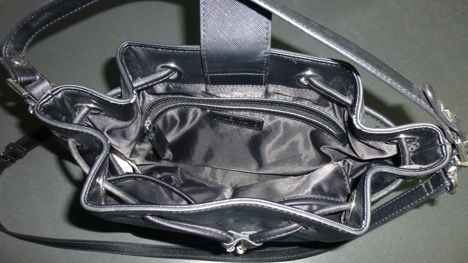 Taschen für Damen: Schwarze Handtasche Beuteltasche Schultertasche Kunstlede... – Gebraucht aus Triengen von misterpicknicker 4