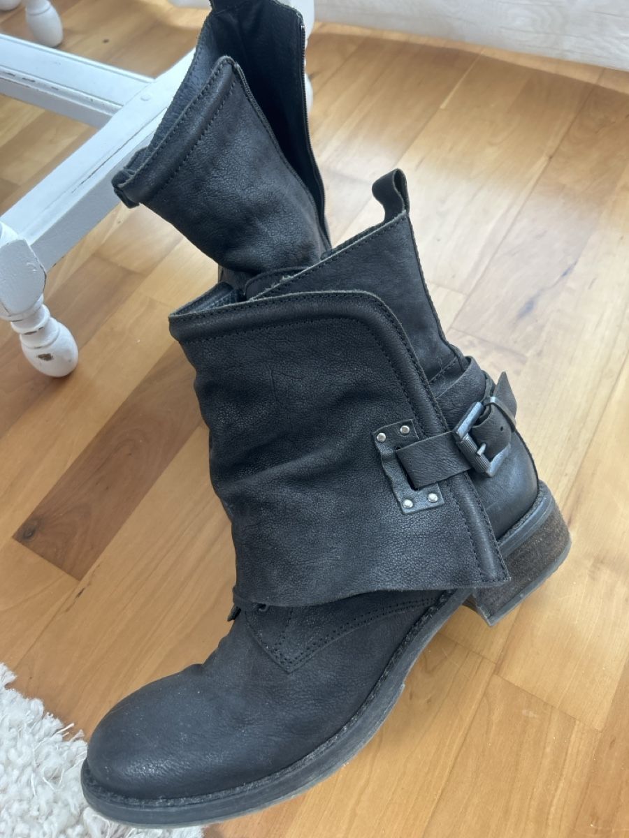 Scarpe da donna: Schwarze Boots Gr. 39 – Usato da Kirchdorf BE venduto da Stella130 2