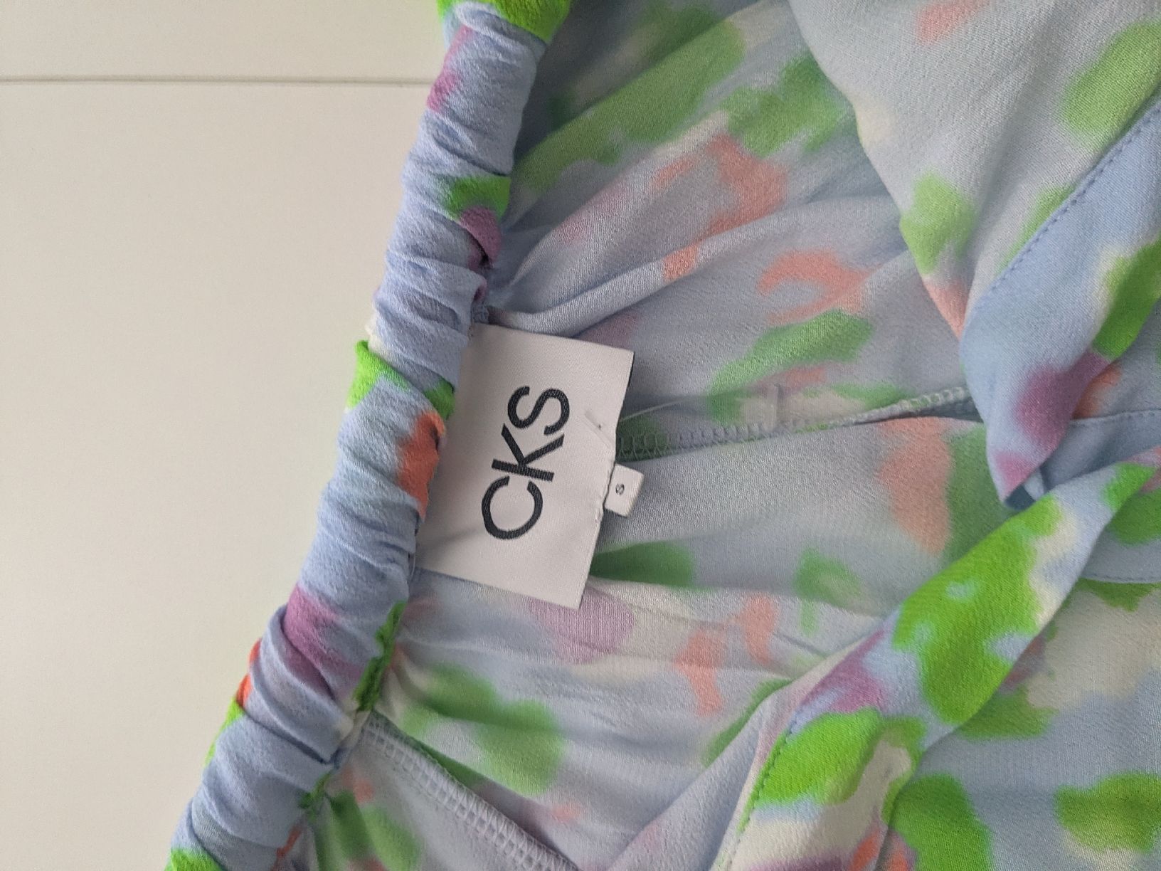 Kleider: Kleid CKS Blumenmuster Blau Lila Grösse 36 – Gebraucht aus Rorschach von olg_5qq2 3