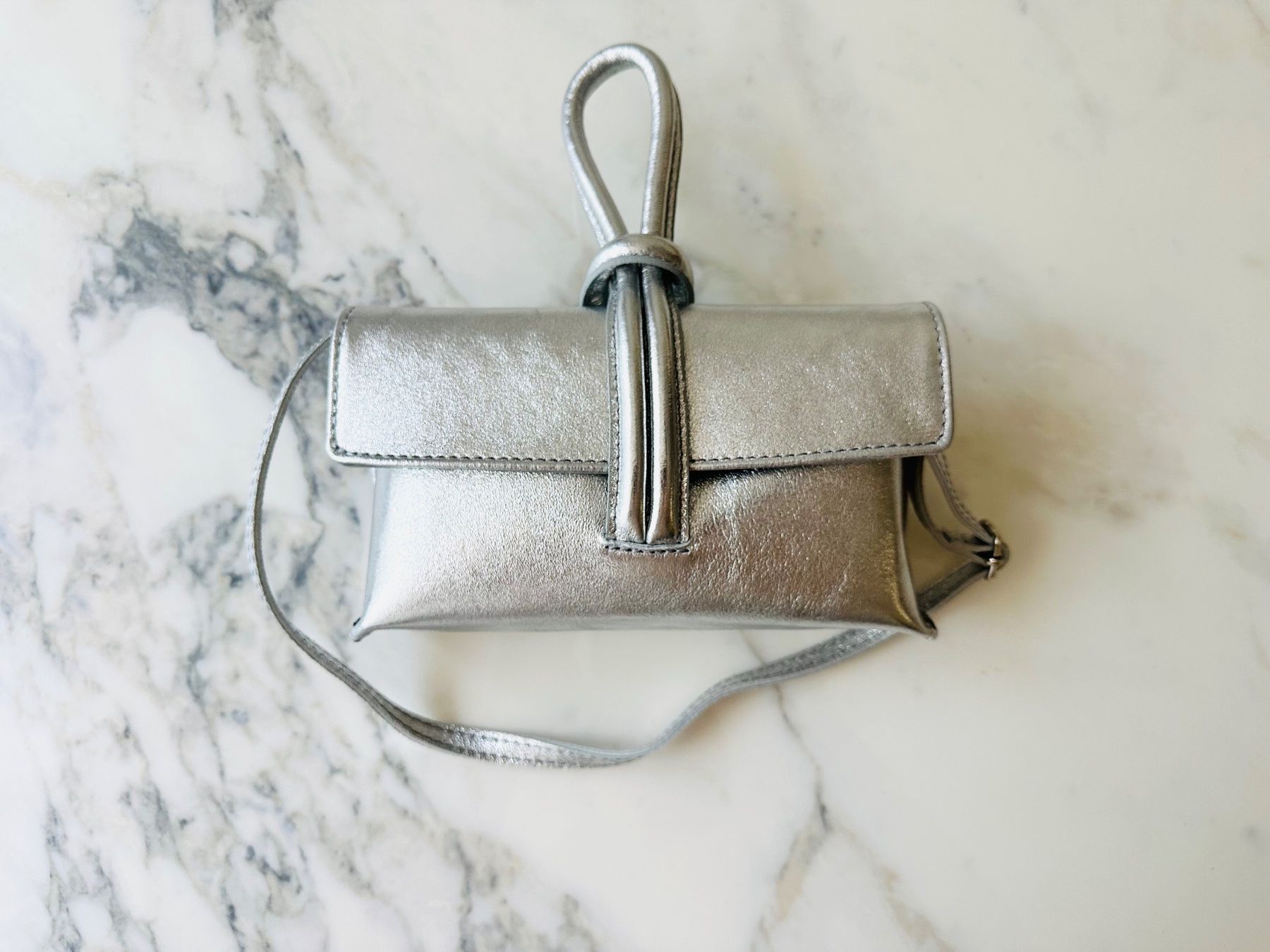 Borse da donna: Clutch mit Riemen "Silber" – Nuovo e nell'imballaggio originale da Bülach venduto da DuffyFashionAvenue 1