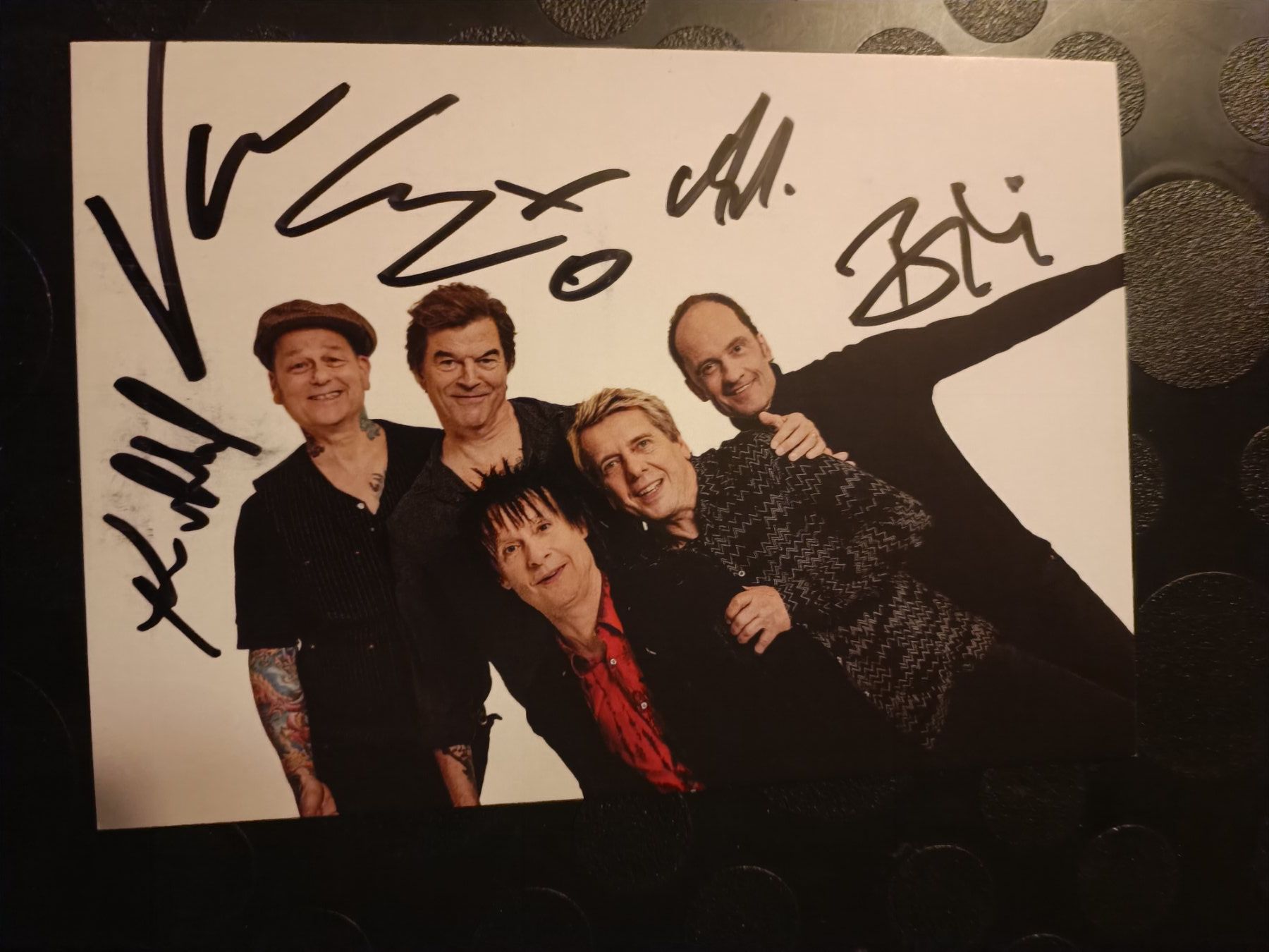 Autografi: Die Toten Hosen - handsignierte Autogrammkarte – Usato da Menziken venduto da Artographs