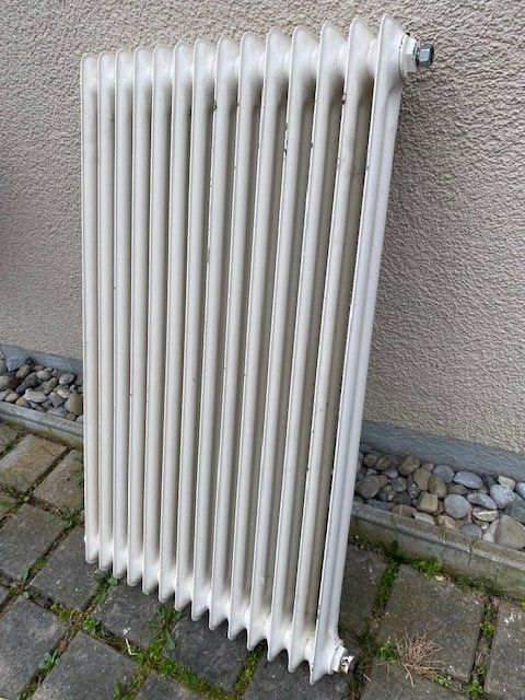 Radiatori: Verticaler Radiator – Usato da Niederhasli venduto da Tigerproduct