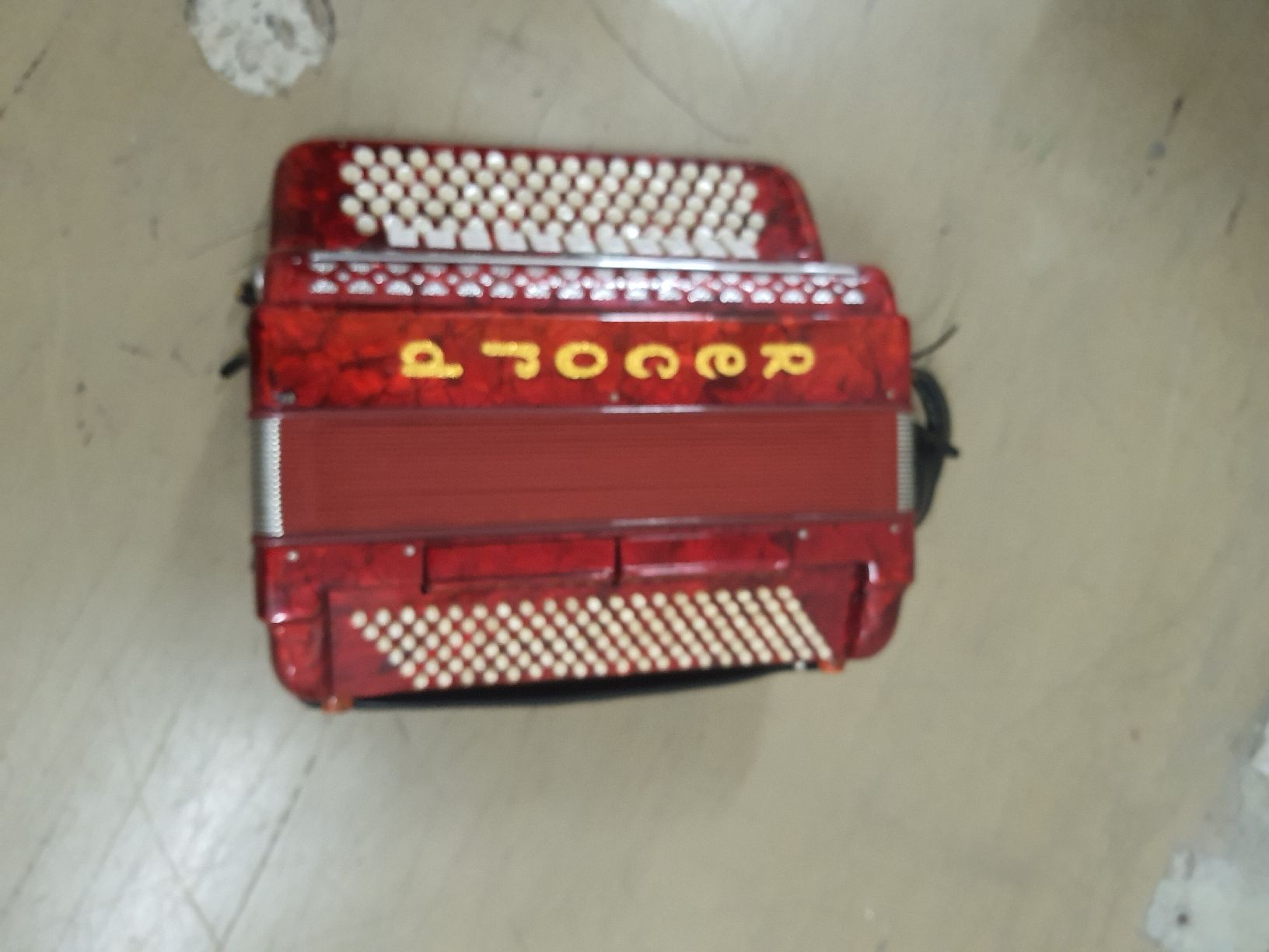 Strumenti musicali: accordéon chromatique 4 voix  – Usato da Pont-de-la-Morge venduto da Mirabelle0 8