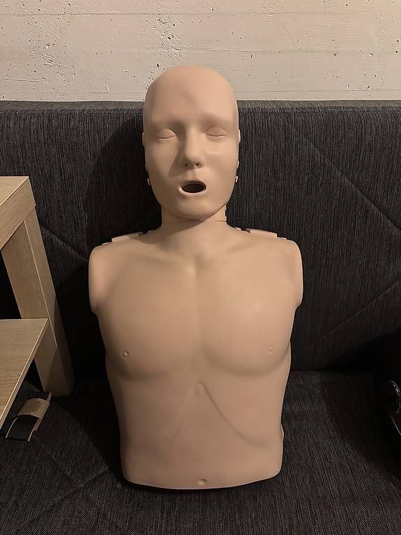 Medizinische Geräte: Reanimationspuppen 4 Stk – Gebraucht aus Bern von Gastro27