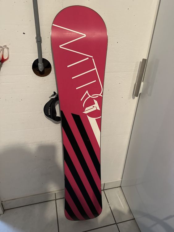 Snowboard Nitro Board: Snowboard Nitro 148 cm mit Bindung – Usato da Goldau venduto da Famewoman 1
