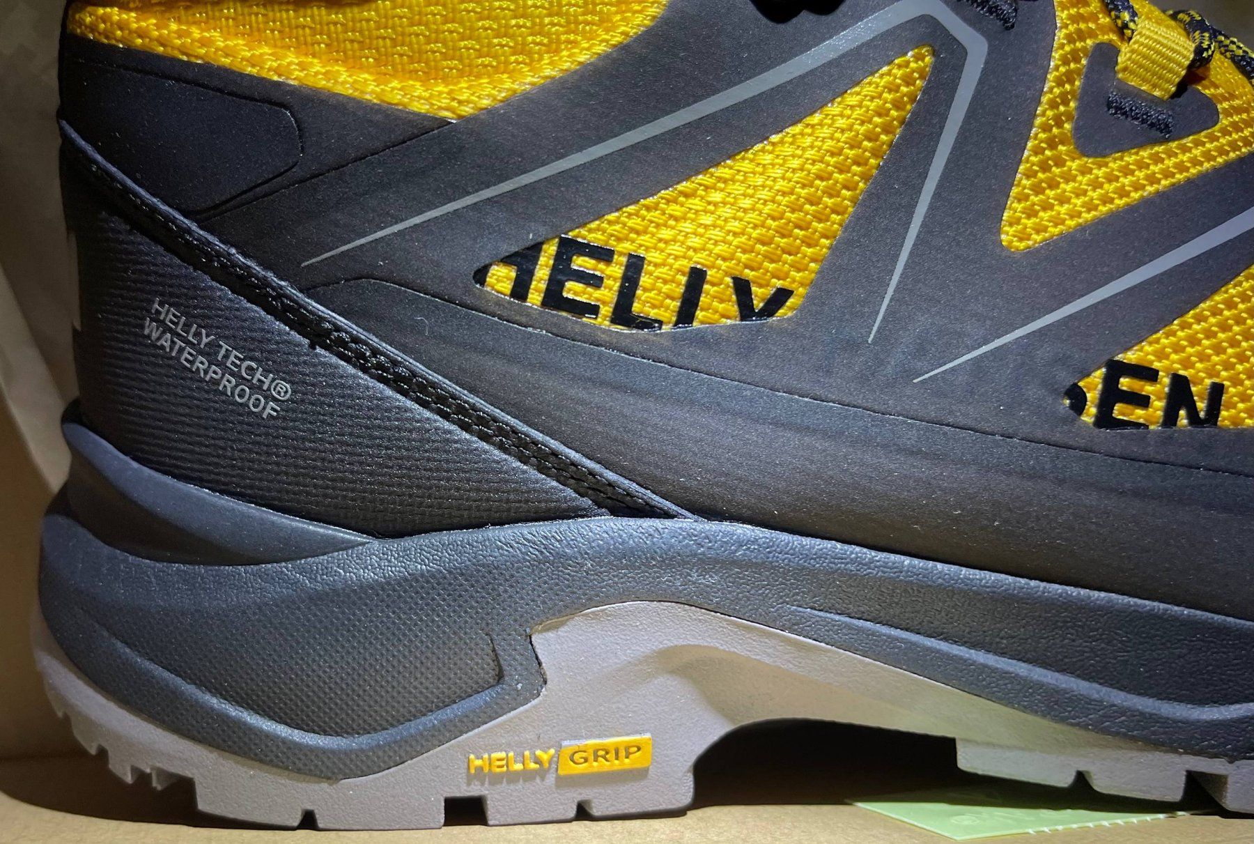 Helly Hansen Chaussures hommes: 42 NEU 189Fr Helly Hansen Wanderstiefel Wanderschuhe Sneaker – Neuf avec emballage d'origine à Steffisburg par Erdling0 1