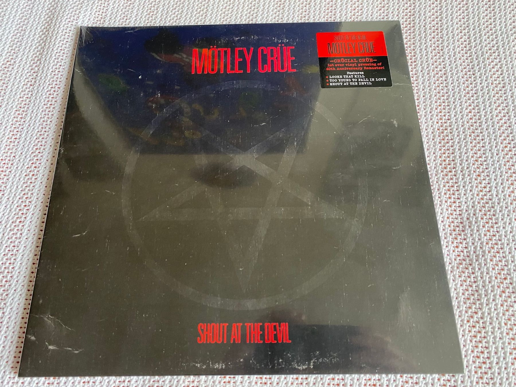 Dischi in vinile: Mötley Crüe – Shout At The Devil / LP – Nuovo (secondo la descrizione) da Basel venduto da Dinosauce