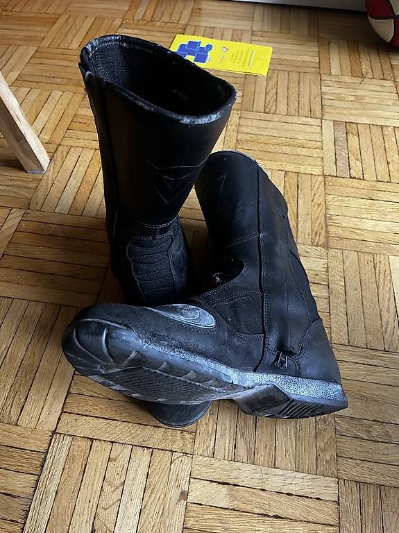 Scarpe da donna: Bottes en cuir goretex – Usato da Pully venduto da yaa_rm7x 1