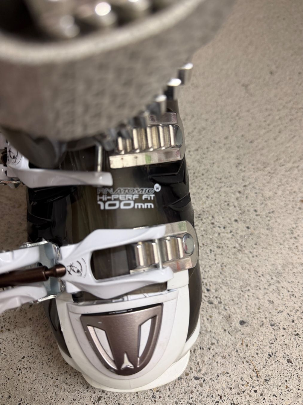 Atomic Damenschuhe: Skischuhe Anatomic – Neu (gemäss Beschreibung) aus Kilchberg ZH von TanniTanni 1
