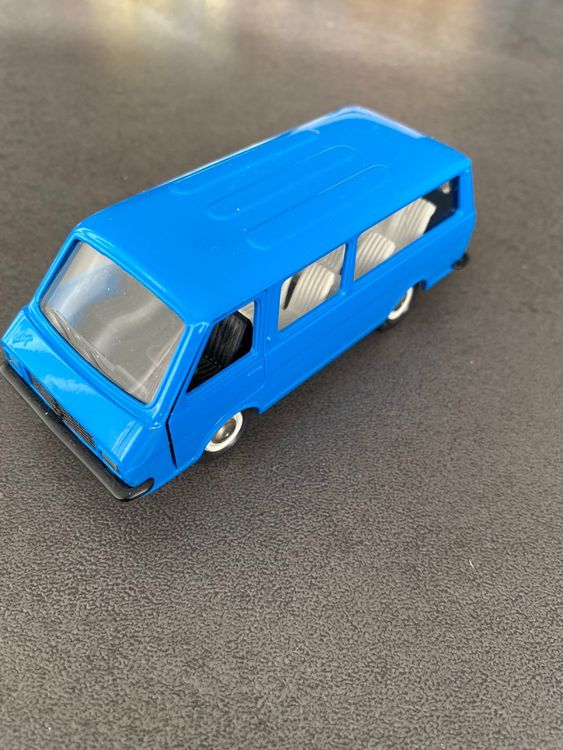 Miniature RAF 1/43 N°2203 – Voiture Russe – Bon état Dans Sa Boîte