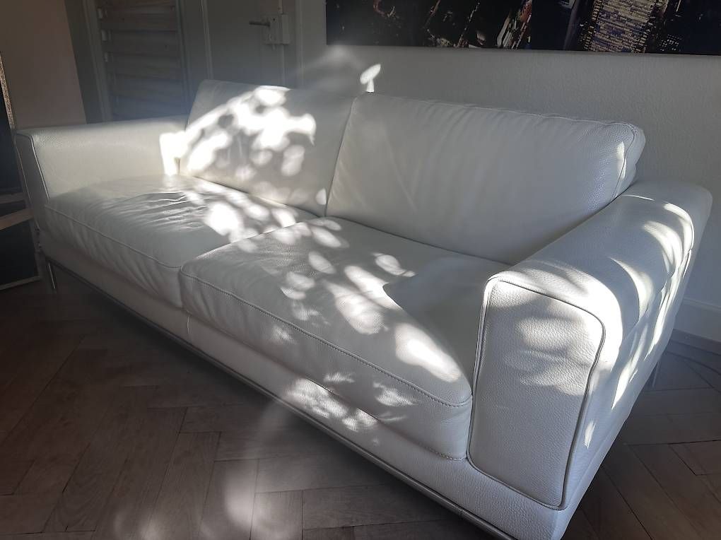 Sofas: Ledersofa weiss  – D'occasion à Oberglatt ZH par Draguta
