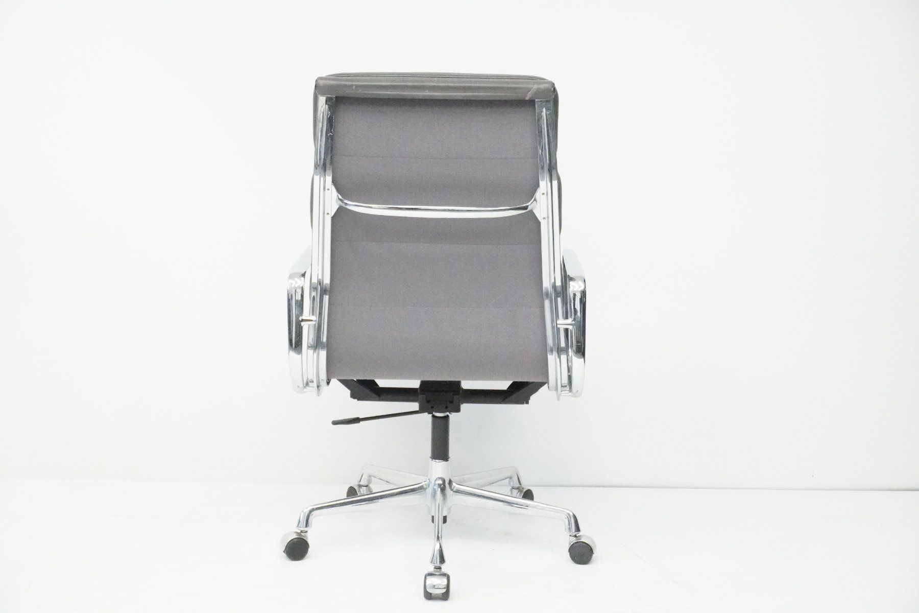Vitra Sedie: Vitra Eames Soft Pad EA219 Leder grau Designklassiker – Usato da Bad Zurzach venduto da QLASSIQ 6