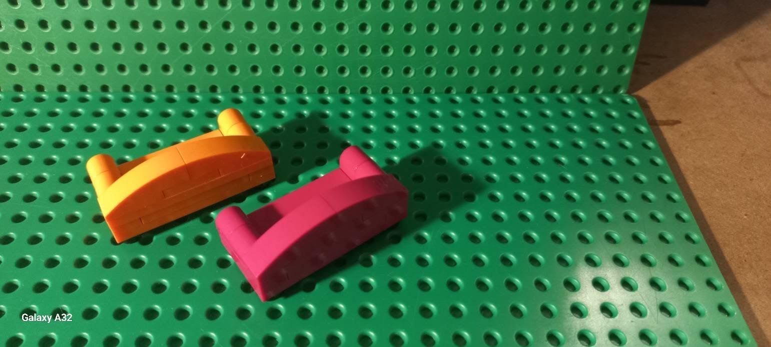 Lego Giocattoli: Lot de 3 canapés Lego – Usato da La tour de treme venduto da Legocreation82 2