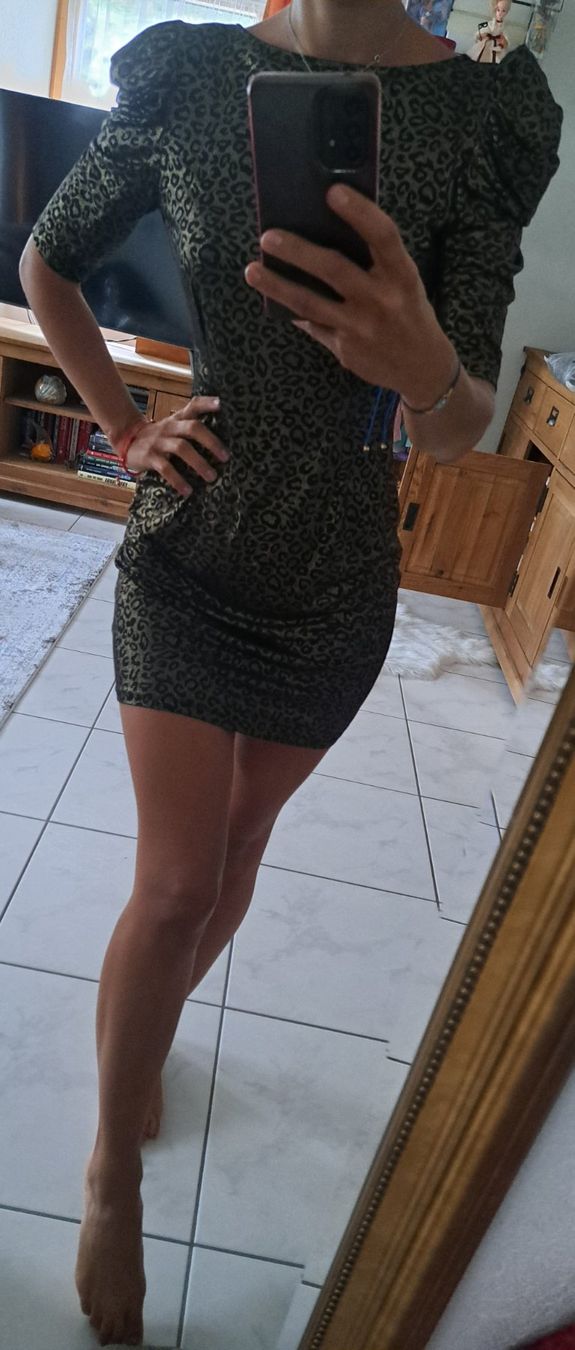 Vestiti: Guess dress – Usato da Saas Grund venduto da IvanaXY 1