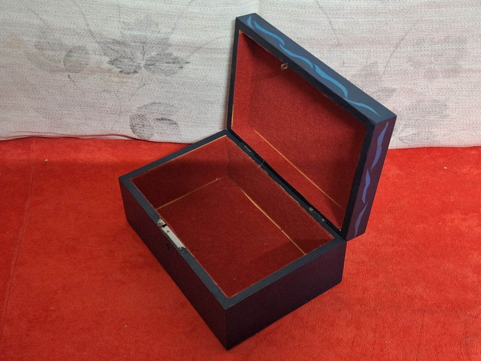 Altro in Decorazioni & Accessori: holzkästchen blau mit roter Blume bemalt – Usato da Winterthur venduto da juszku 4