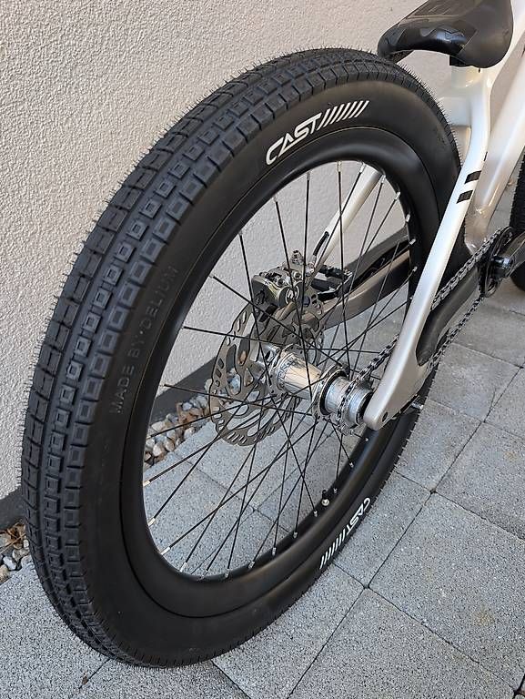 Biciclette: Canyon Stitched CFR Trial, 24" Carbon, Excellent Condition – Usato da Bulle venduto da greg_zt 4