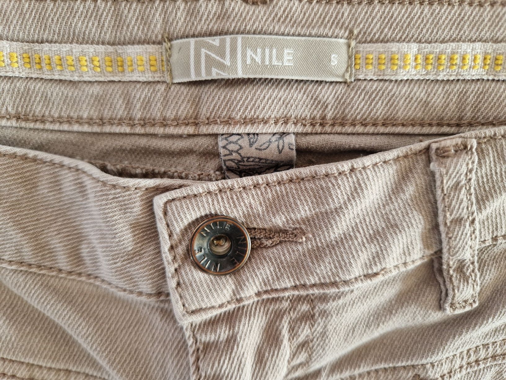 Nile Jeans: NILE Taperet-Jeans, Gr. S+  Beige – Usato da Kloten venduto da somsing 4