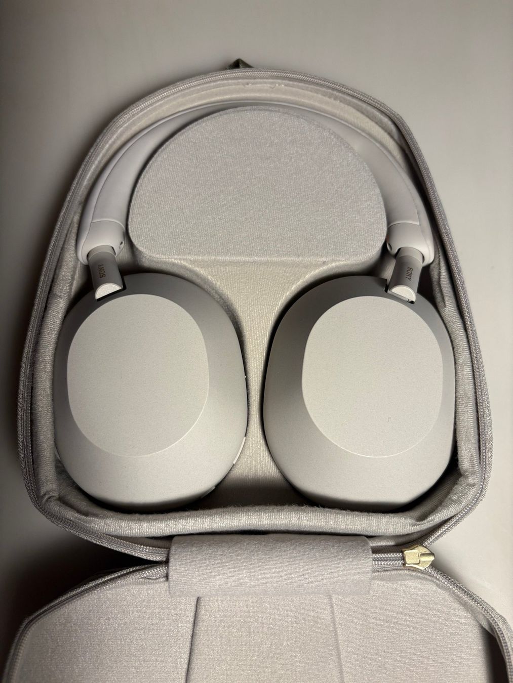 Sony Cuffie: White Sony WH-1000XM5 – Usato da Figino venduto da K.R.P