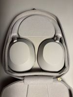 White Sony WH-1000XM5