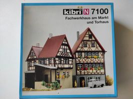 Kibri N Bausatz "Fachwerkhaus am Markt und Torhaus", OVP