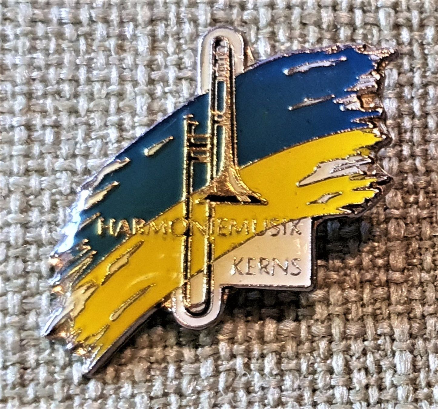 Placchette & Badge: J494 - Pin Harmoniemusik Kerns Schweiz – Usato da Reinach BL venduto da Boston-Verkauf