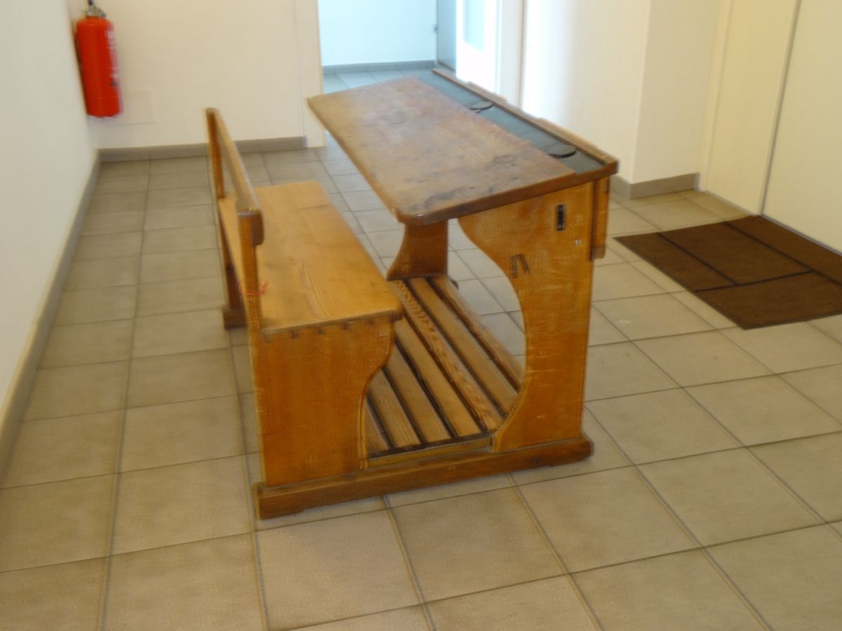 Scrivanie: Schulpult antik – Usato da Basel venduto da Do-Winkel 2
