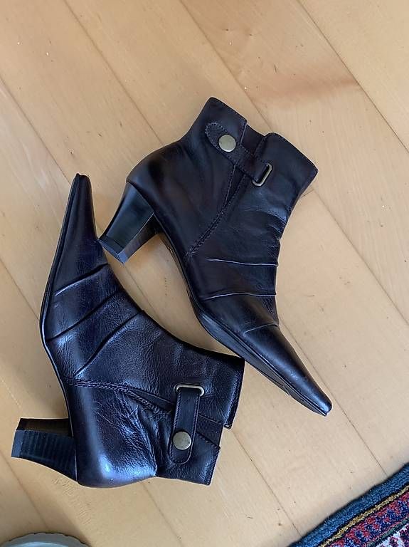 Scarpe da donna: Stiefelette Leder Gr. 39 – Usato da Herzogenbuchsee venduto da _Elegance_