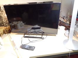 PANASONIC TV  74 x 44 cm