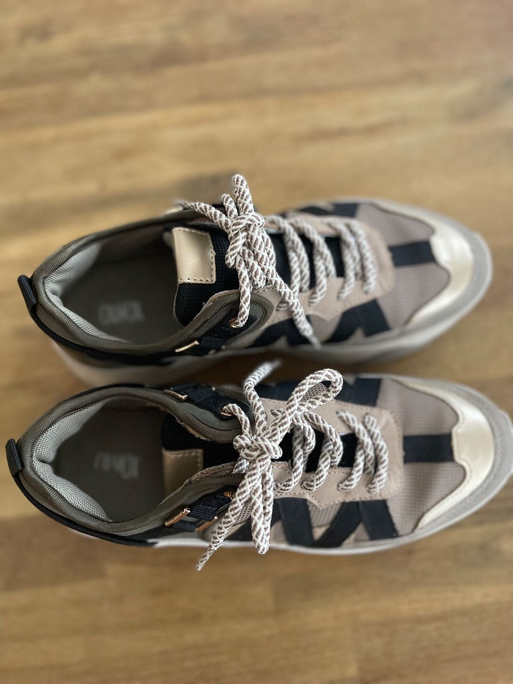 Scarpe da donna: Trendige Sneaker, Grösse 39 – Usato da Hätzingen venduto da Limao 1