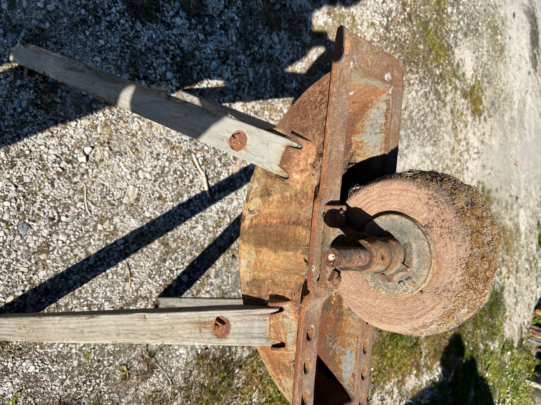 Tutti gli attrezzi: À vendre ancienne meule à eau – Usato da Arzier-Le Muids venduto da Jmb1960 2