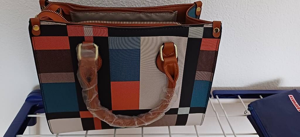 Borse da donna: Coole Handtasche im Karo-Design, Neu – Nuovo e nell'imballaggio originale da Ittigen venduto da SandBell 3