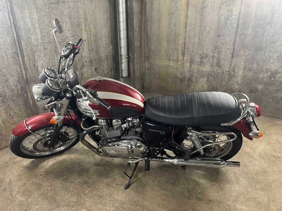 Chopper: 2008 Triumph boneville t100 – Usato da Genève venduto da Moe22 1