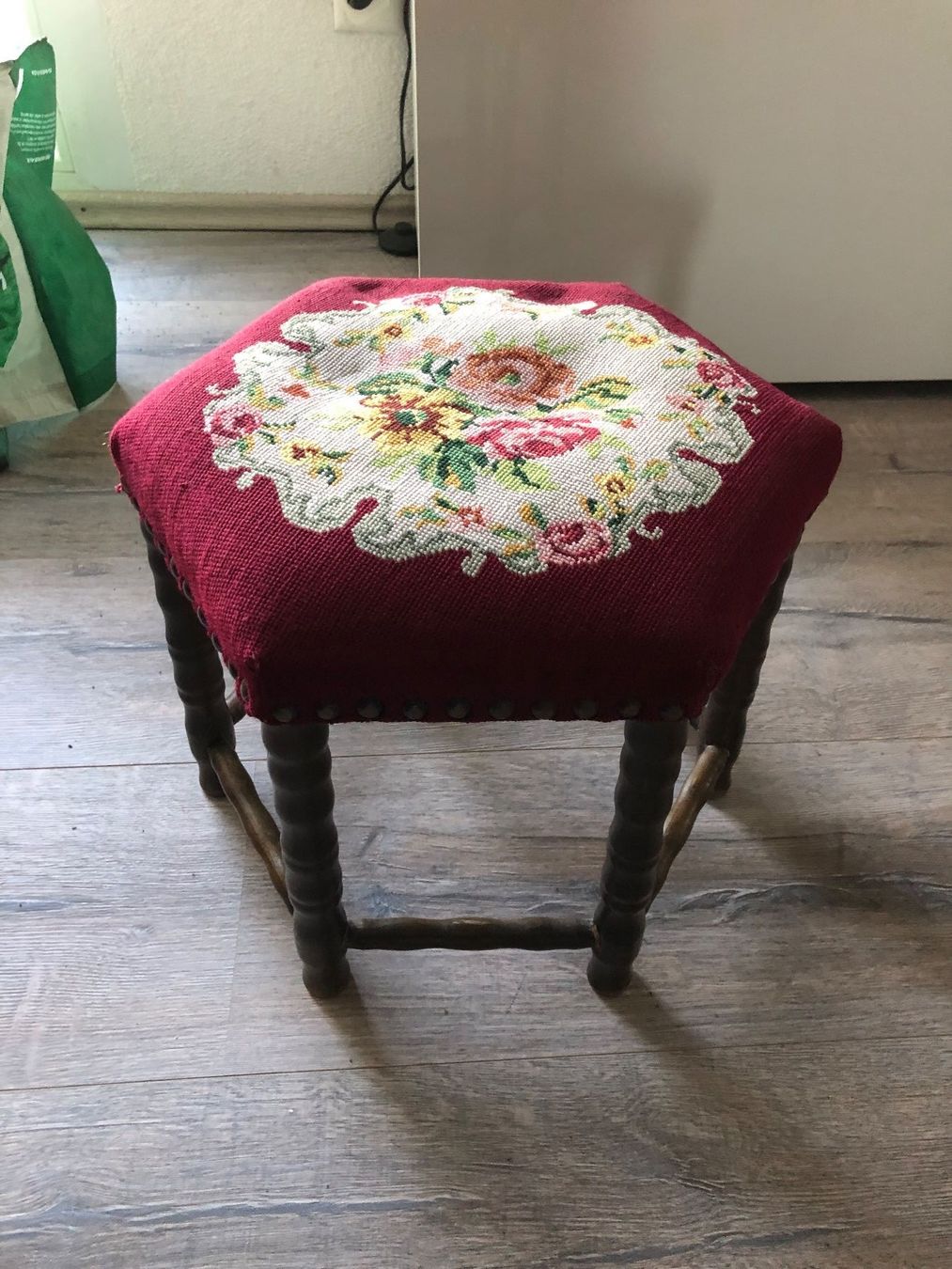 Sgabelli: Tabouret en gobelin – Usato da Portalban venduto da Lsgn