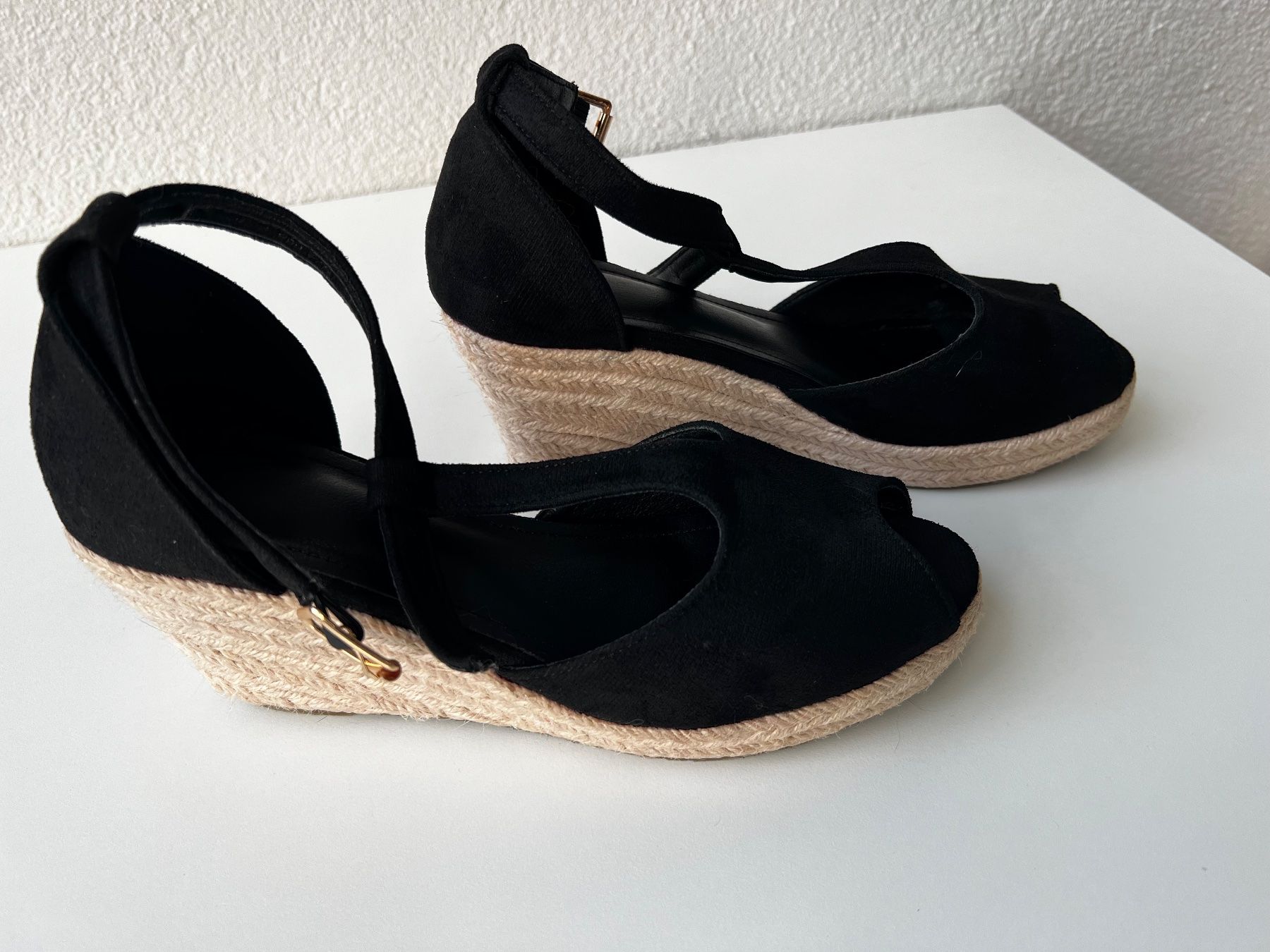 Scarpe da donna: 2x Sandalen schwarz Gr. 40 – Usato da Aarau venduto da Obdulia 1