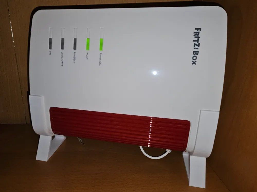 Fritz Modem & Router: FritzBox 7690 Halterung | 3D-Druck | inkl. Versand – Nuovo (secondo la descrizione) da Aristau venduto da EvoSwiss3D