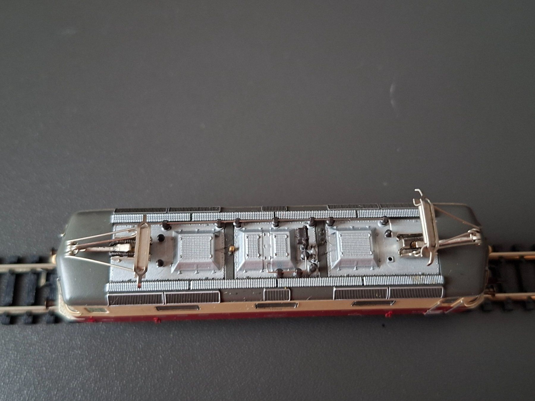 Fleischmann Modellini di ferrovie: Re 4/4 II Fleischmann TEE – Usato da Liesberg Dorf venduto da Wispli3 5