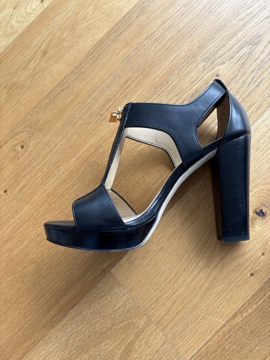 Michael Kors Scarpe da donna: Michael Kors Black Leather Heels - Size 7/ EU size 37 – Usato da Oberengstringen venduto da tal_t5f9 3