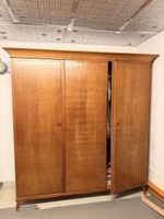Holz-Kleiderschrank (Vintage / über 50 Jahre alt)