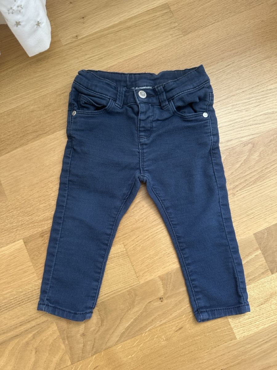 Pantaloni: Blaue Baby-Jeans Größe 80 neu – Usato da St. Gallen venduto da adr_l9jg